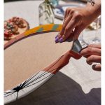 - Supla2li-8121-Gorsel4 - Realhomes Realhomes Pastel Zemin Üzerinde Yaprak Desenli Dijital Baskılı Modern 2'li Yuvarlak Servis Altlığı - Supla Realhomes