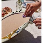 - Supla2li-8126-Gorsel4 - Realhomes Realhomes Pastel Zemin Üzerinde Yaprak Desenli Dijital Baskılı Modern 2'li Yuvarlak Servis Altlığı - Supla Realhomes