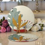 - Supla2li-8128-Gorsel1 - Realhomes Realhomes Pastel Zemin Üzerinde Yaprak Desenli Dijital Baskılı Modern 2'li Yuvarlak Servis Altlığı - Supla Realhomes