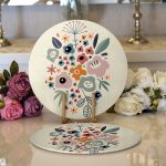 - Supla2li-8136-Gorsel1 - Realhomes Realhomes Pastel Zeminli Rengarenk Çiçek Desenli Dijital Baskılı Modern 2'li Yuvarlak Servis Altlığı - Supla Realhomes