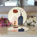 Realhomes Pastel Zemin Üzerinde Vazo Desenli Dijital Baskılı Modern 2'li Yuvarlak Servis Altlığı - Supla Realhomes