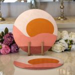 - Supla2li-8153-Gorsel1 - Realhomes  Realhomes Pastel Zemin Üzerinde Güneş Desenli Dijital Baskılı Modern 2'li Yuvarlak Servis Altlığı - Supla Realhomes