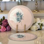 - Supla2li-8168-Gorsel1 - Realhomes Realhomes Pastel Zemin Üzerinde Yaprak Desenli Dijital Baskılı Modern 2'li Yuvarlak Servis Altlığı - Supla Realhomes