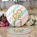 Realhomes Beyaz Zemin Üzerinde Gold Detaylı Love Yazılı Dijital Baskılı Modern 2'li Yuvarlak Servis Altlığı - Supla Realhomes