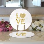 Realhomes Beyaz Zeminli Gold Renkli Love Yazılı Dijital Baskılı Modern 2'li Yuvarlak Servis Altlığı - Supla Realhomes