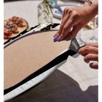 Realhomes Beyaz Zemin Üzerinde Siyah Çizgili Gold Detaylı Modern 2'li Yuvarlak Servis Altlığı - Supla Realhomes