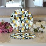 - Supla2li-8226-Gorsel3 - Realhomes Realhomes Pastel Zemin Üzerinde Gold Detaylı Geometrik Desenli 2'li Yuvarlak Servis Altlığı - Supla Realhomes