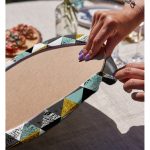 - Supla2li-8226-Gorsel4 - Realhomes Realhomes Pastel Zemin Üzerinde Gold Detaylı Geometrik Desenli 2'li Yuvarlak Servis Altlığı - Supla Realhomes