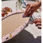 - Supla2li-8230-Gorsel4 - Realhomes Realhomes Renkli Zemin Üzerinde Gold Detaylı Siyah Puantiyeli 2'li Yuvarlak Servis Altlığı - Supla Realhomes