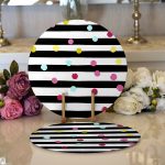 - Supla2li-8232-Gorsel1 - Realhomes Realhomes Beyaz Zemin Üzerinde Yatay Çizgili Renkli Puantiyeli 2'li Yuvarlak Servis Altlığı - Supla Realhomes