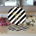 - Supla2li-8238-Gorsel3 - Realhomes Realhomes Beyaz Zemin Üzerinde Siyah Yatay Çizgili Gold Renkli Yazılı 2'li Yuvarlak Servis Altlığı - Supla Realhomes