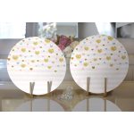 - Supla2li-8240-Gorsel2 - Realhomes Realhomes Beyaz Zemin Üzerinde Pembe Yatay Çizgili Gold Detaylı Kalp Desenli 2'li Yuvarlak Servis Altlığı - Supla Realhomes