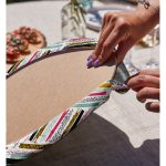 - Supla2li-8253-Gorsel4 - Realhomes  Realhomes Beyaz Zemin Üzerinde Renkli Geometrik Desenli Dijital Baskılı Modern 2'li Yuvarlak Servis Altlığı - Supla Realhomes