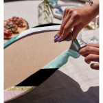 - Supla2li-8259-Gorsel4 - Realhomes  Realhomes Renkli Zemin Üzerinde Gold Detaylı Geometrik Çizimli 2'li Yuvarlak Servis Altlığı - Supla Realhomes