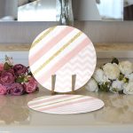 - Supla2li-8260-Gorsel3 - Realhomes Realhomes Renkli Zemin Üzerinde Gold Detaylı Geometrik Çizimli 2'li Yuvarlak Servis Altlığı - Supla Realhomes