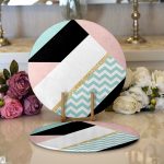 Realhomes Renkli Zemin Üzerinde Gold Detaylı Geometrik Çizimli 2'li Yuvarlak Servis Altlığı - Supla Realhomes