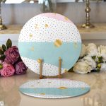 - Supla2li-8266-Gorsel1 - Realhomes Realhomes Beyaz Zemin Üzerinde Gold Detaylı Geometrik Desenli 2'li Yuvarlak Servis Altlığı - Supla Realhomes