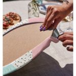 - Supla2li-8275-Gorsel4 - Realhomes Realhomes Beyaz Zemin Üzerinde Renkli Geometrik Desenli Dijital Baskılı Modern 2'li Yuvarlak Servis Altlığı - Supla Realhomes