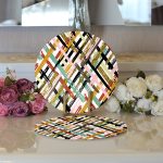 Realhomes Beyaz Zemin Üzerinde Renkli Geometrik Çizgili Dijital Baskılı Modern 2'li Yuvarlak Servis Altlığı - Supla Realhomes