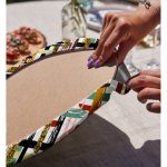 Realhomes Beyaz Zemin Üzerinde Renkli Geometrik Çizgili Dijital Baskılı Modern 2'li Yuvarlak Servis Altlığı - Supla Realhomes