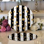 - Supla2li-8282-Gorsel1 - Realhomes Realhomes Beyaz Zemin Üzerinde Siyah Çizgili Gold Detaylı Puantiyeli 2'li Yuvarlak Servis Altlığı - Supla Realhomes