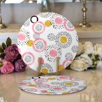 - Supla2li-8298-Gorsel1 - Realhomes Realhomes Beyaz Zemin Üzerinde Gold Detaylı Renkli Puantiye Desenli 2'li Yuvarlak Servis Altlığı - Supla Realhomes