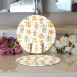 Realhomes Beyaz Zemin Üzerinde Gold Detaylı Hediye Paketi Desenli 2'li Yuvarlak Servis Altlığı - Supla Realhomes