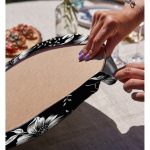 - Supla2li-8393-Gorsel4 - Realhomes Realhomes Siyah Zemin Üzerinde Çiçek Desenli Dijital Baskılı Modern 2'li Yuvarlak Servis Altlığı - Supla Realhomes