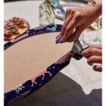 Realhomes Renkli Zemin Üzerinde Geyik Desenli Dijital Baskılı Modern 2'li Yuvarlak Servis Altlığı - Supla Realhomes