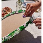 Realhomes Renkli Zemin Üzerinde Yaprak Desenli Dijital Baskılı Modern 2'li Yuvarlak Servis Altlığı - Supla Realhomes