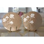 - Supla2li-8420-Gorsel2 - Realhomes Realhomes Rengarenk Zemin Üzerinde Beyaz Çiçek Desenli 2'li Yuvarlak Servis Altlığı - Supla Realhomes