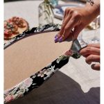 Realhomes Rengarenk Zemin Üzerinde Çiçek Desenli Dijital Baskılı Modern 2'li Yuvarlak Servis Altlığı - Supla Realhomes