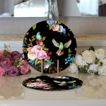 - Supla2li-8426-Gorsel3 - Realhomes  Realhomes Siyah Zemin Üzerinde Çiçek Desenli Kuş Figurlu Modern 2'li Yuvarlak Servis Altlığı - Supla Realhomes