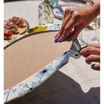 - Supla2li-8434-Gorsel4 - Realhomes Realhomes Beyaz Zemin Üzerinde Rengarenk Çiçek Desenli 2'li Yuvarlak Servis Altlığı - Supla Realhomes