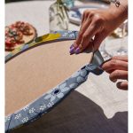 - Supla2li-8435-Gorsel4 - Realhomes Realhomes Rengarenk Zemin Üzerinde Çiçek Desenli Dijital Baskılı Modern 2'li Yuvarlak Servis Altlığı - Supla Realhomes