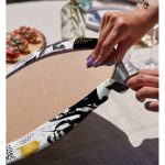 Realhomes Beyaz Zemin Üzerinde Gold Detaylı Yaprak Desenli Modern 2'li Yuvarlak Servis Altlığı - Supla Realhomes