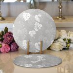 - Supla2li-8450-Gorsel1 - Realhomes Realhomes Gri Zeminli Beyaz Yaprak Desenli Dijital Baskılı Modern 2'li Yuvarlak Servis Altlığı - Supla Realhomes