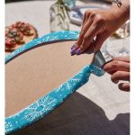 - Supla2li-8476-Gorsel4 - Realhomes Realhomes Mavi Zeminli Beyaz Kartanesi Desenli Dijital Baskılı Modern 2'li Yuvarlak Servis Altlığı - Supla Realhomes