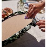 Realhomes Siyah Zeminli Beyaz Çiçek Desenli Dijital Baskılı Modern 2'li Yuvarlak Servis Altlığı - Supla Realhomes