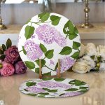 Realhomes Beyaz Zemin Üzerinde Yeşil Yapraklı Çiçek Desenli Modern 2'li Yuvarlak Servis Altlığı - Supla Realhomes