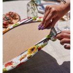 - Supla2li-8520-Gorsel4 - Realhomes Realhomes Beyaz Zemin Üzerinde Siyah Çizgili Bal Kabağı Desenli 2'li Yuvarlak Servis Altlığı - Supla Realhomes