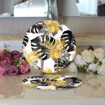 Realhomes Beyaz Zemin Üzerinde Gold Detaylı Siyah Yaprak Desenli 2'li Yuvarlak Servis Altlığı - Supla Realhomes