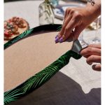 - Supla2li-8570-Gorsel4 - Realhomes Realhomes Siyah Zemin Üzerinde Yeşil Yaprak Desenli 2'li Yuvarlak Servis Altlığı - Supla Realhomes