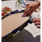 Realhomes Renkli Zemin Üzerinde Gold Detaylı Yaprak Desenli Modern 2'li Yuvarlak Servis Altlığı - Supla Realhomes