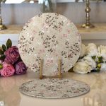 - Supla2li-8592-Gorsel1 - Realhomes  Realhomes Pastel Zemin Üzerinde Çiçek Desenli Dijital Baskılı Modern 2'li Yuvarlak Servis Altlığı - Supla Realhomes