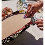 - Supla2li-8601-Gorsel4 - Realhomes Realhomes Siyah Zemin Üzerinde Yaprak Desenli Dijital Baskılı Modern 2'li Yuvarlak Servis Altlığı - Supla Realhomes