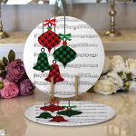 - Supla2li-8612-Gorsel1 - Realhomes  Realhomes Beyaz Zemin Üzerinde Ekose Desenli Çan Desenli Modern 2'li Yuvarlak Servis Altlığı - Supla Realhomes