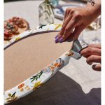 - Supla2li-8630-Gorsel4 - Realhomes  Realhomes Beyaz Zeminli Bal Kabağı Desenli Dijital Baskılı Modern 2'li Yuvarlak Servis Altlığı - Supla Realhomes