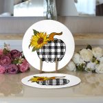 - Supla2li-8635-Gorsel3 - Realhomes Realhomes Beyaz Zemin Üzerinde Ayçiçek Desenli Ekoseli Balkabağı 2'li Yuvarlak Servis Altlığı - Supla Realhomes