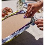 - Supla2li-8643-Gorsel4 - Realhomes Realhomes Beyaz Zemin Üzerinde Renkli Çizgi Desenli 2'li Yuvarlak Servis Altlığı - Supla Realhomes